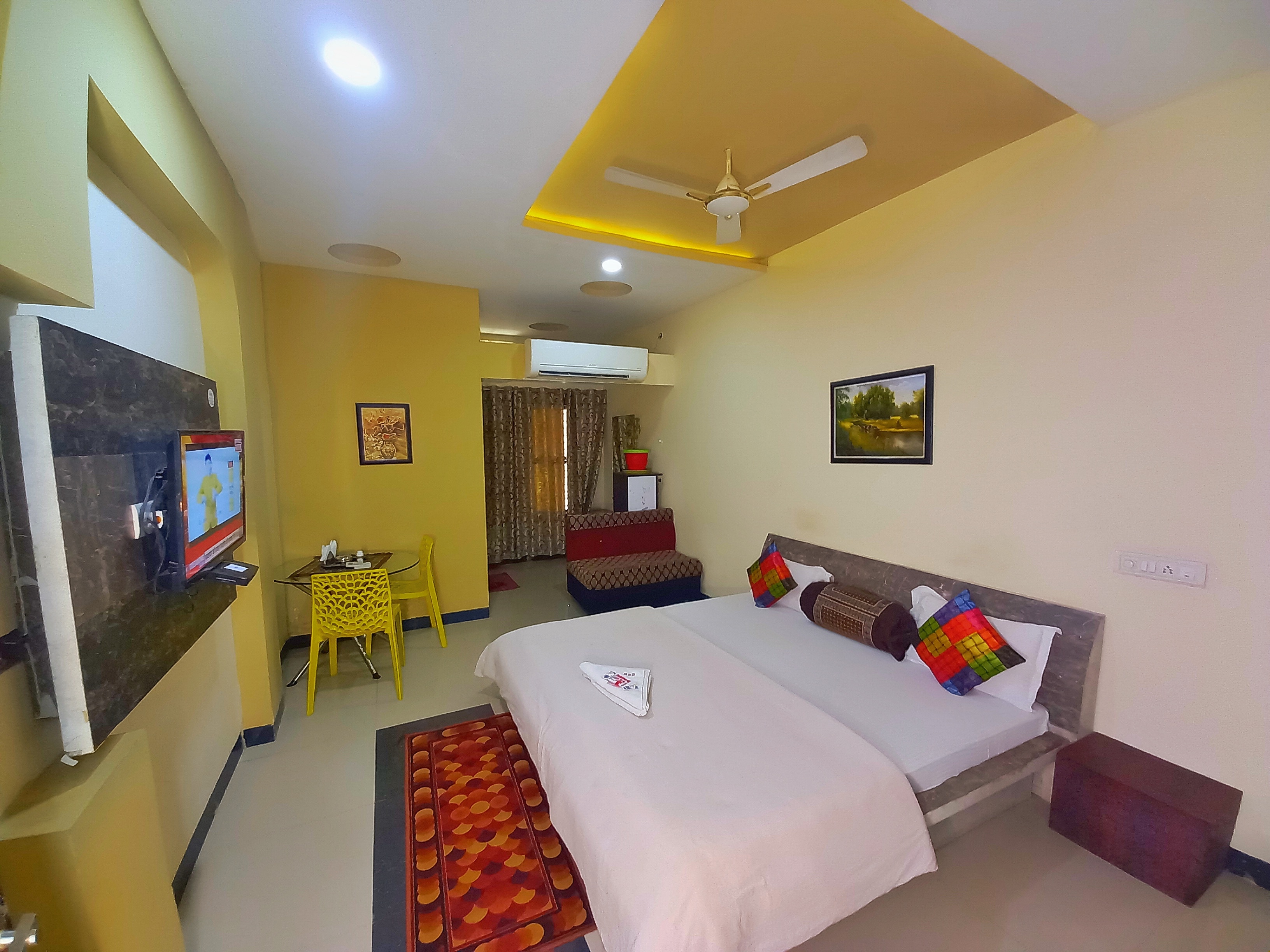 Hotel Royal Palace Dhamnod - Tap to explore photos
