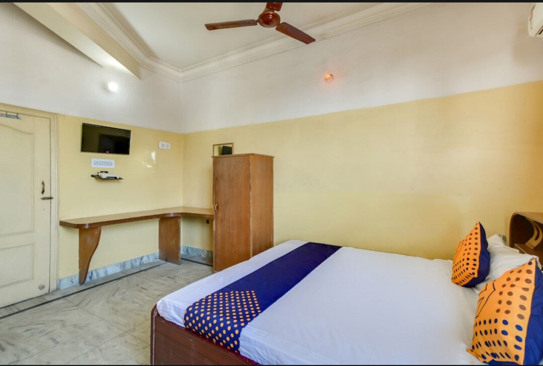 Hotel BDS International - Tap to explore photos