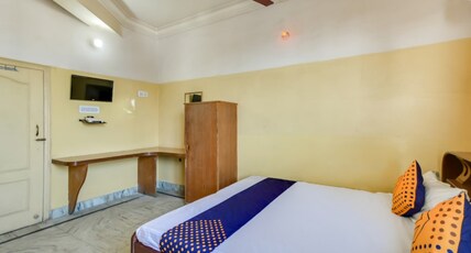 Hotel BDS International Room Type - Deluxe Room with AC
