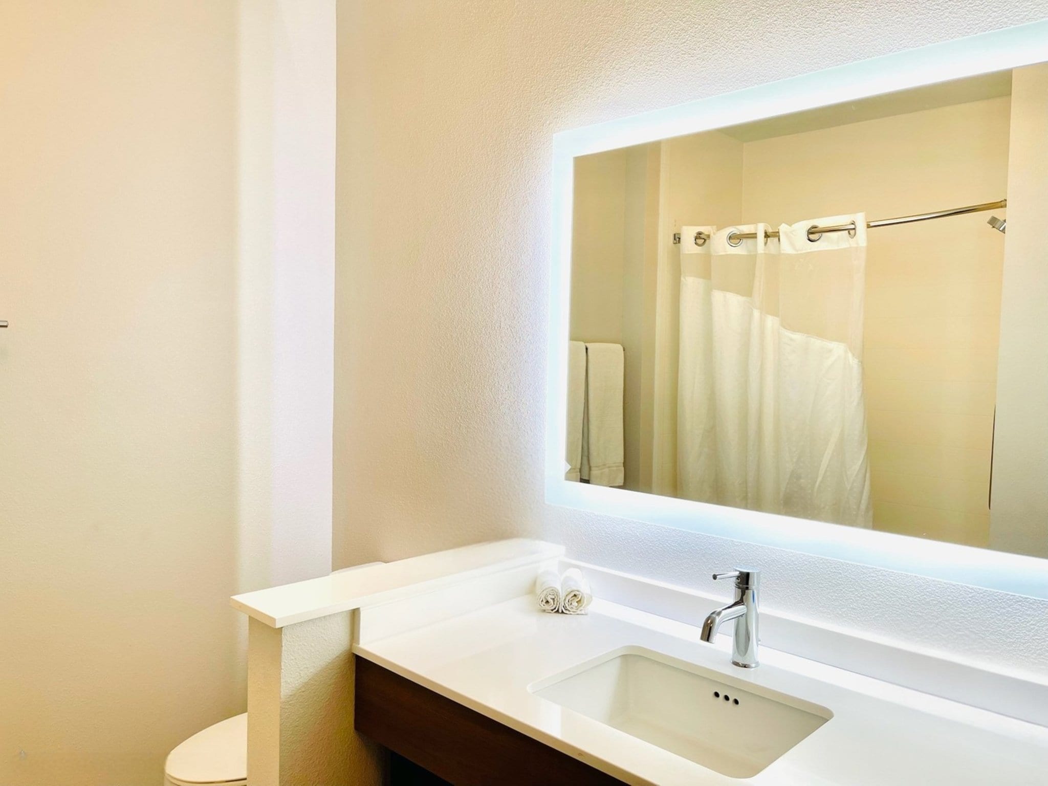Holiday Inn Express & Suites BLYTHE - Tap to explore photos