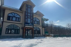 Frosty Mountain Resort