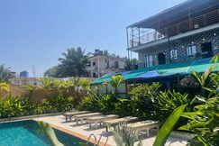 12 Monks Backpacker Resort