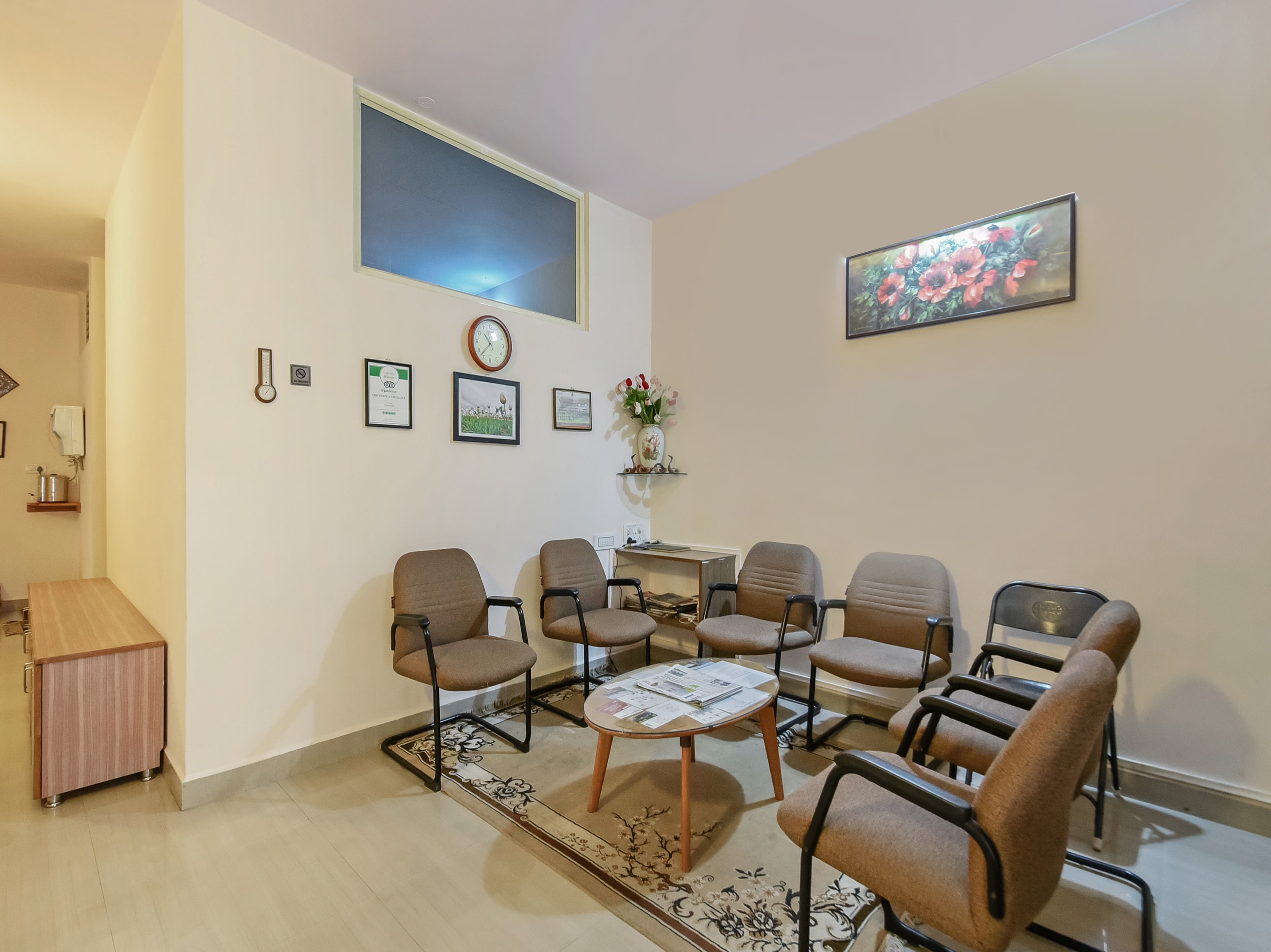 Tulips Homestay | Studio Rooms & Wi-Fi - Tap to explore photos