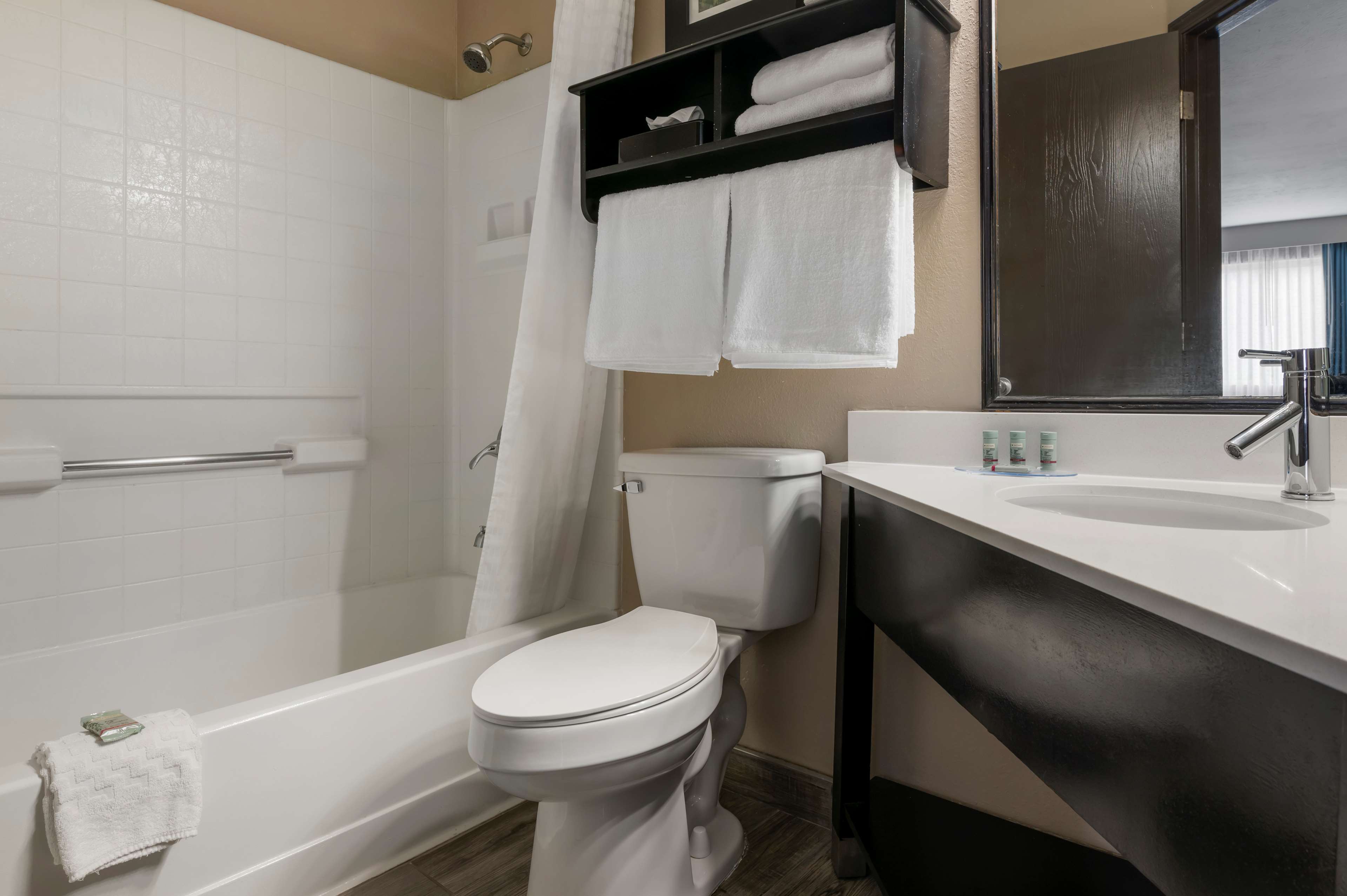 Best Western Edinburgh/Columbus - Tap to explore photos