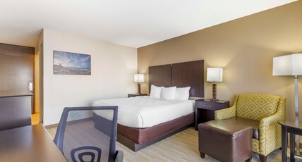 Best Western Corpus Christi Room Type - Accessible - 1 King, Mobility Accessible, Roll In Shower, Microwave And Refrigerator, Non-Smoking, F Best Western Corpus Christi Room Type - Accessible - 1 King, Mobility Accessible, Roll In Shower, Microwave And Refrigerator, Non-Smoking, F