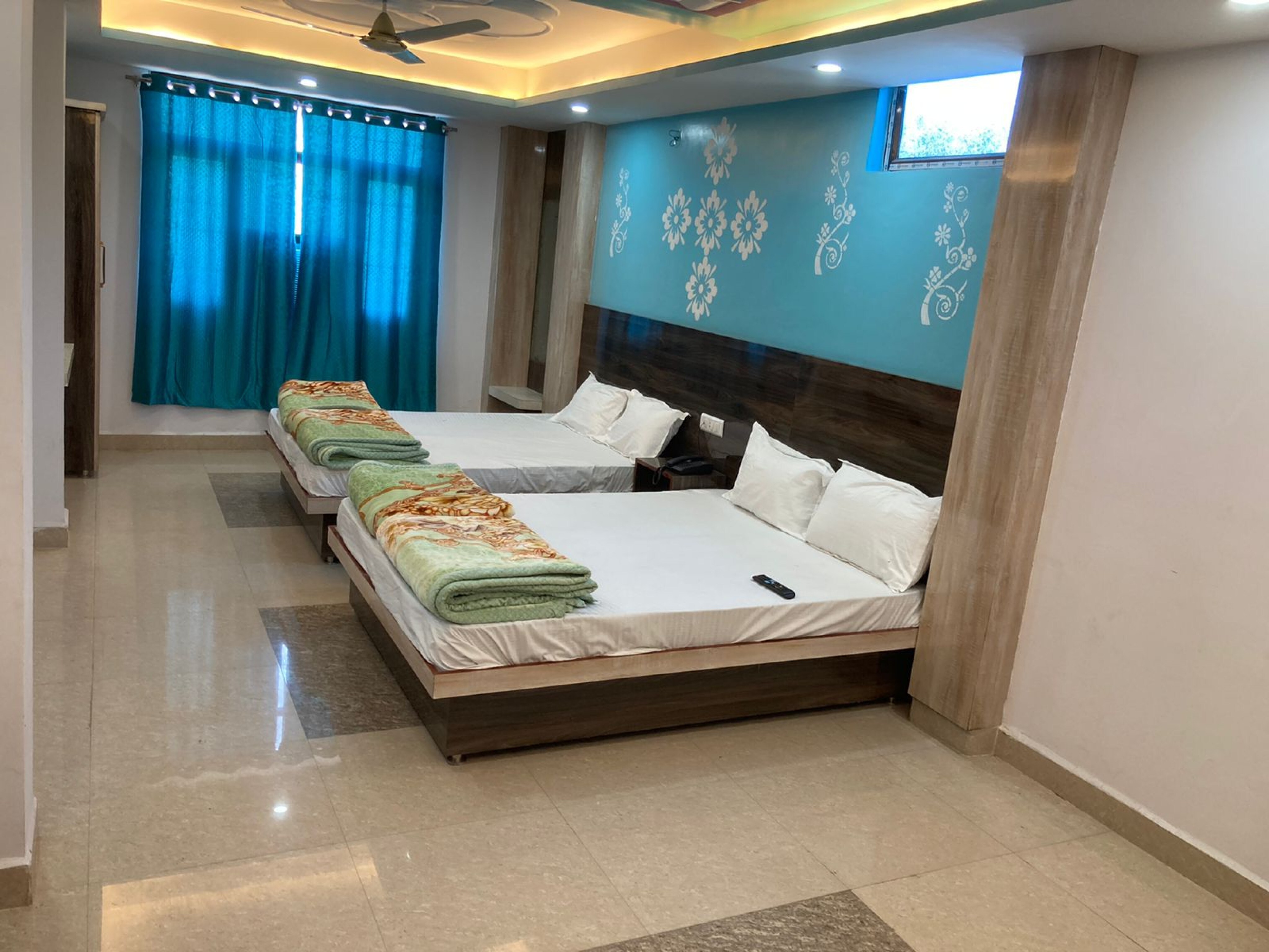 Shri Krishna Hotel - Tap to explore photos