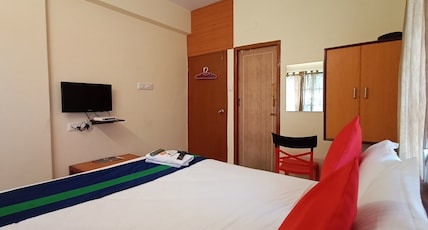 Himalaya Inn Guesthouse Near TCS Gitobitan Room Type - AC Deluxe Room Himalaya Inn Guesthouse Near TCS Gitobitan Room Type - AC Deluxe Room