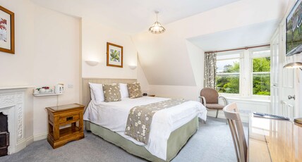 BEST WESTERN WALTON PARK HOTEL Room Type - 2 Single Beds, Executive, View, Free High Speed Internet, Music Device, Non-Smoking