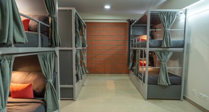 Loop by Zolo Silk Board Room Type - 6 Bed Mixed Dorm | AC | Free WiFi