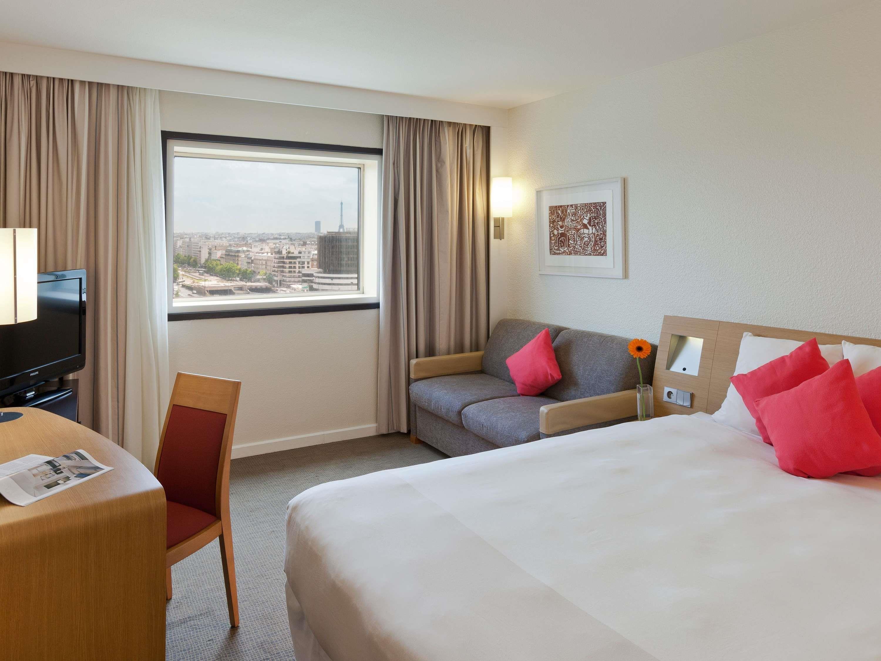 Novotel Paris La D - Tap to explore photos
