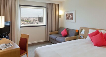 Novotel Paris La D Room Type - Family Room - 1 double bed and 2 sofa beds
