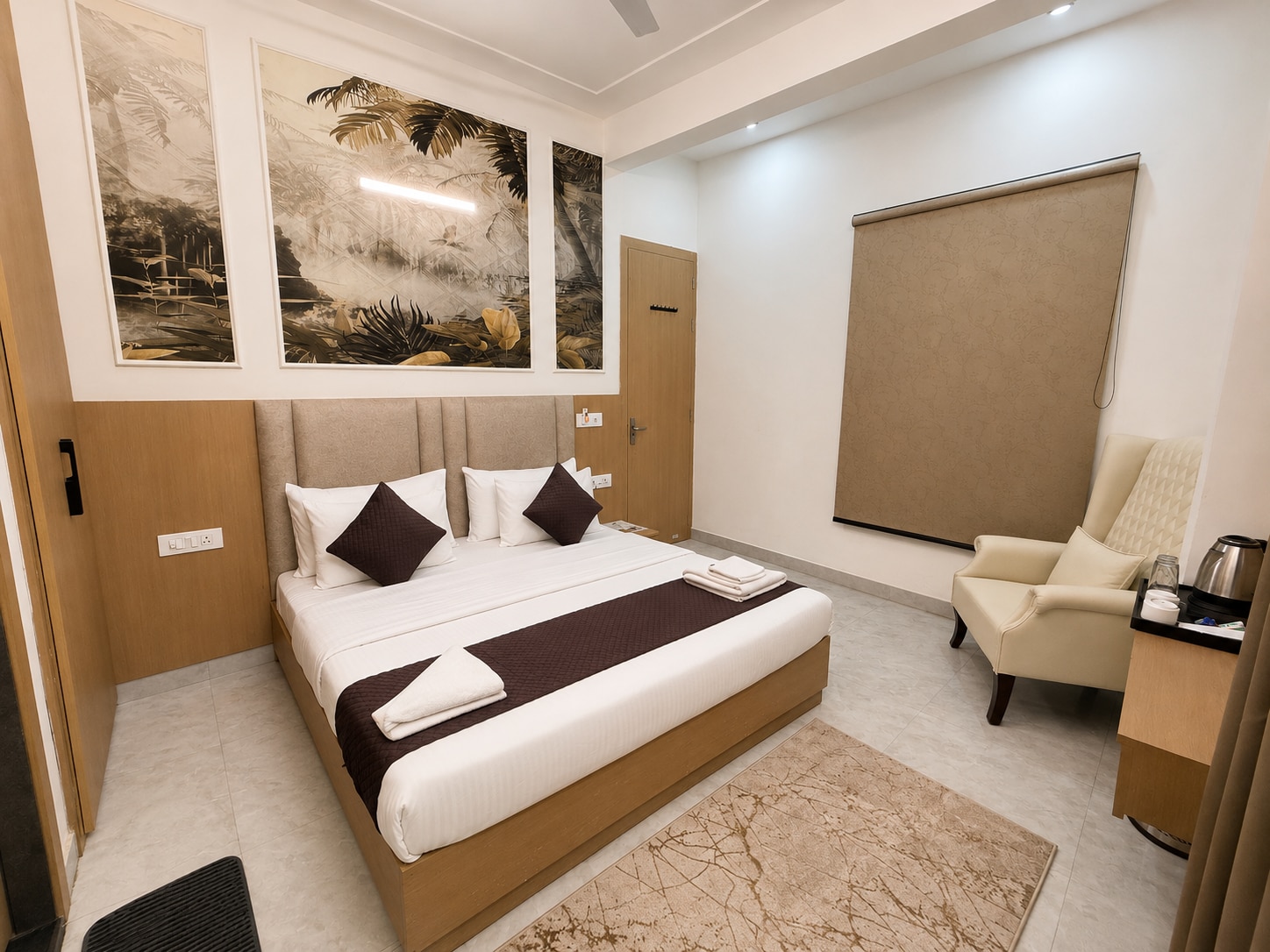 Hotel Krishna Tulsi Van - Near Bankey Bihari & ISKCON - Tap to explore photos