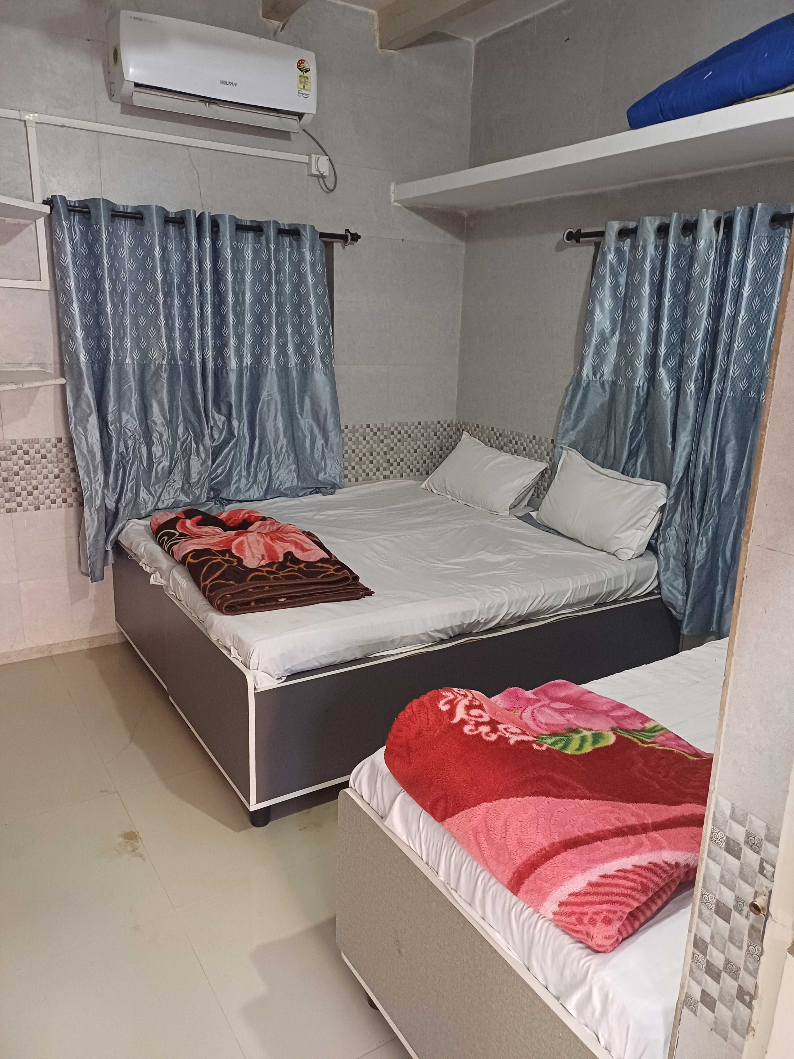 Mishri Homestay, Dwarka - Tap to explore photos