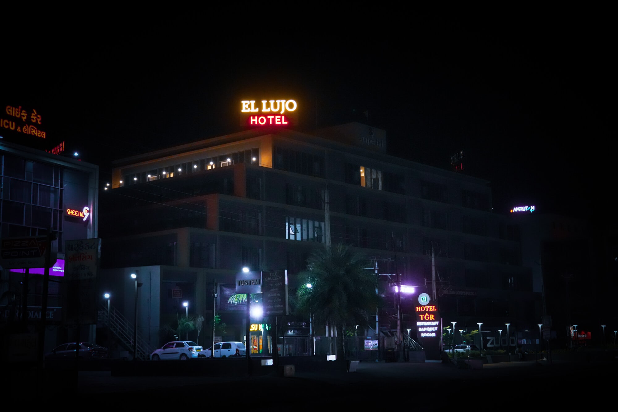 El Lujo Hotel - Tap to explore photos
