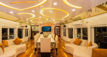 Double Decker Houseboat Room Type - Luxury Room in Houseboat full time Ac