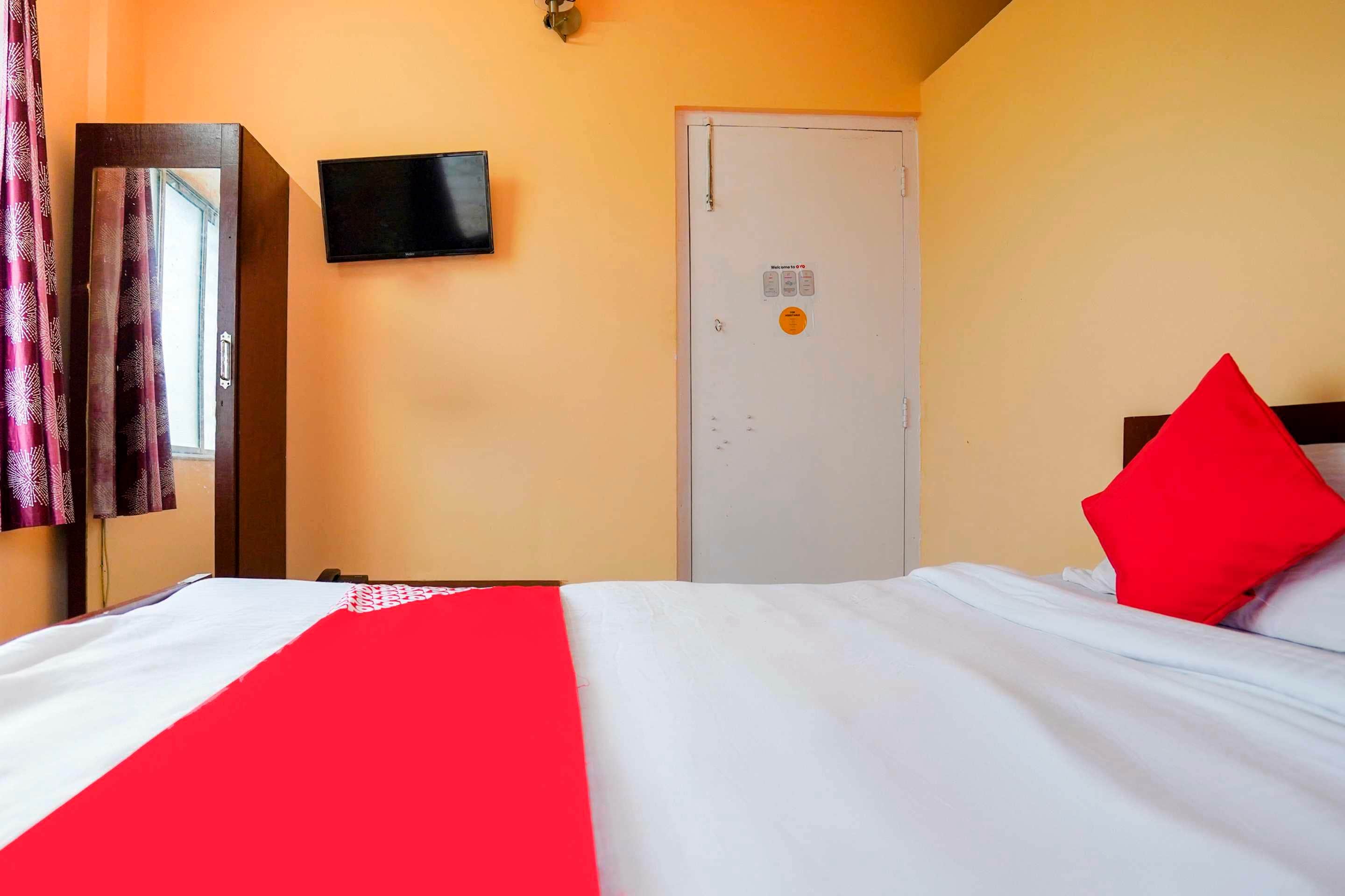 Hotel O Urban Village Guest House - Tap to explore photos