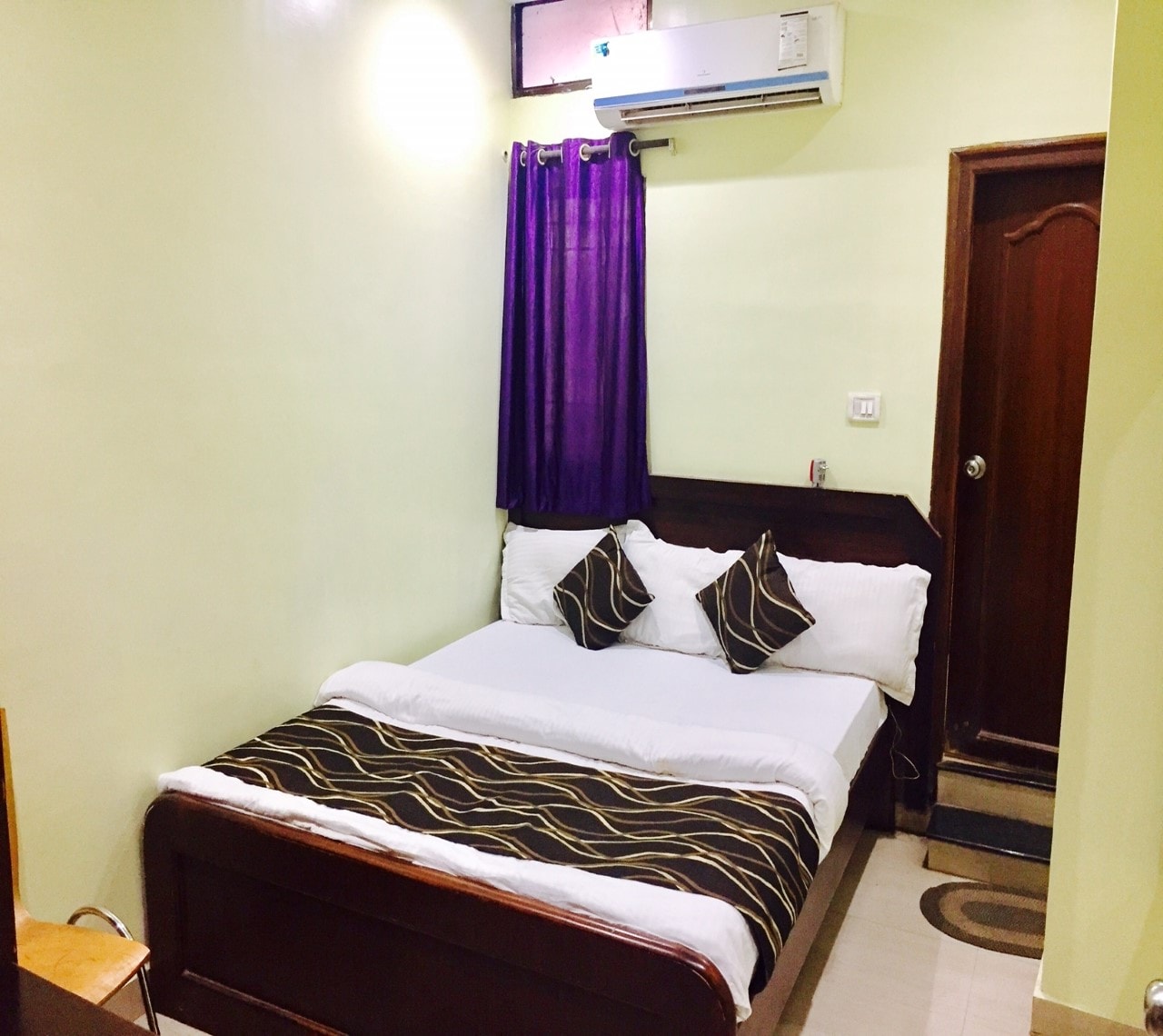 Hotel Al Zaiqa (Opposite Durg Railway Station) - Tap to explore photos