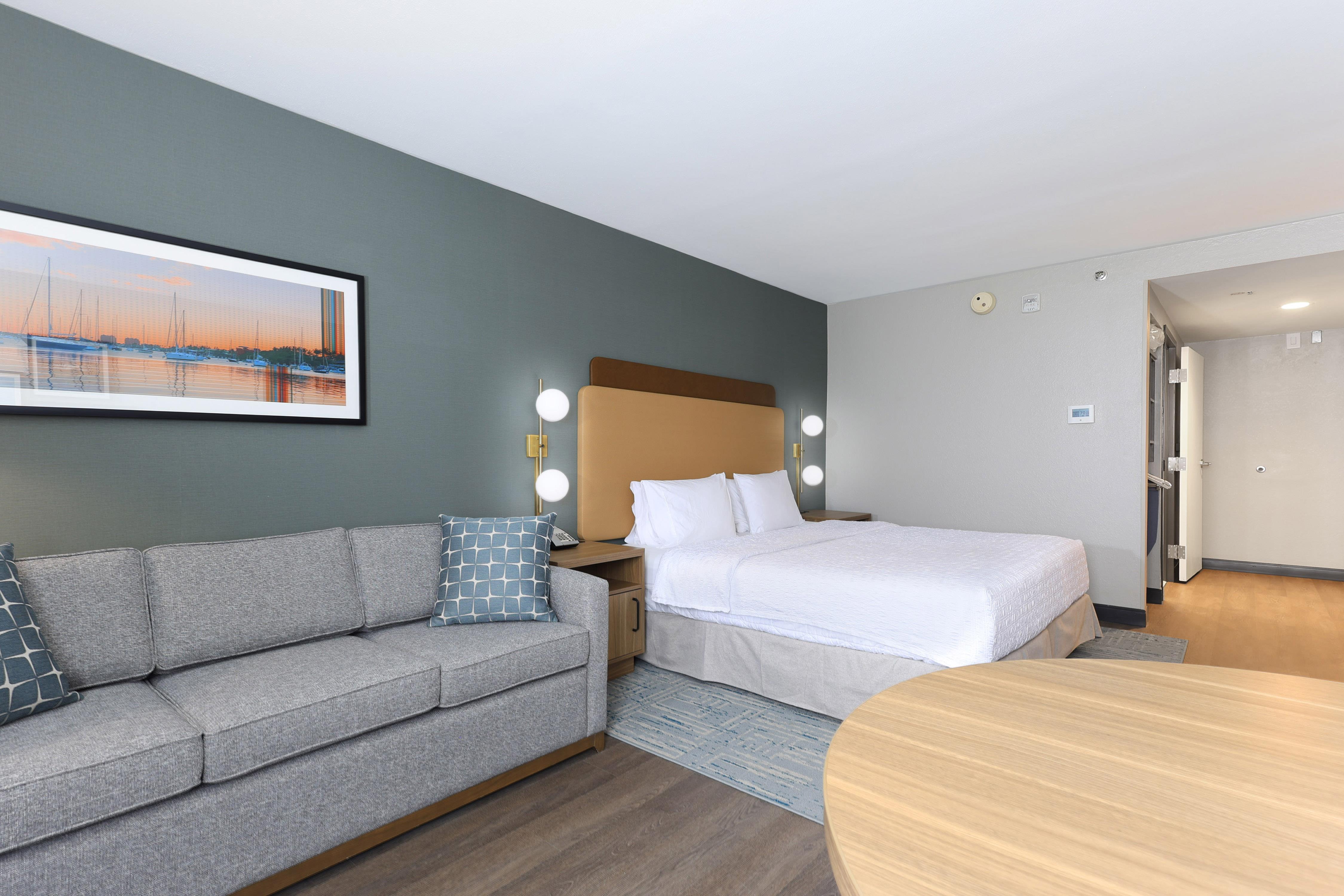 Hampton Inn Coconut Grove - Tap to explore photos