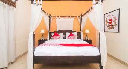 Hotel O Ndalem Padma Asri Guest House Room Type - Indonesia Deluxe Double Hotel O Ndalem Padma Asri Guest House Room Type - Indonesia Deluxe Double