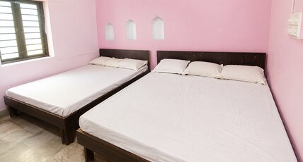 Kashi Luxury Stay I Near Kal Bhairav Room Type - Standard AC Quadruple Bedroom
