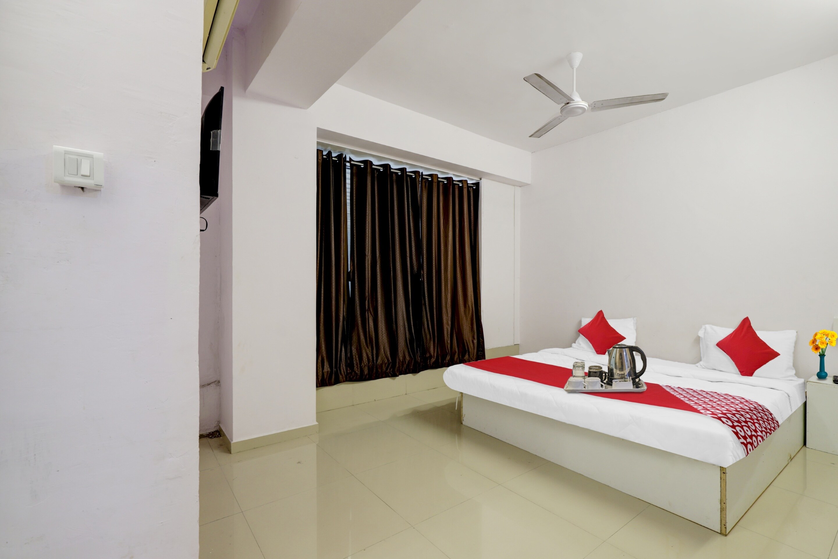 Hotel O Cozy Rooms - Tap to explore photos