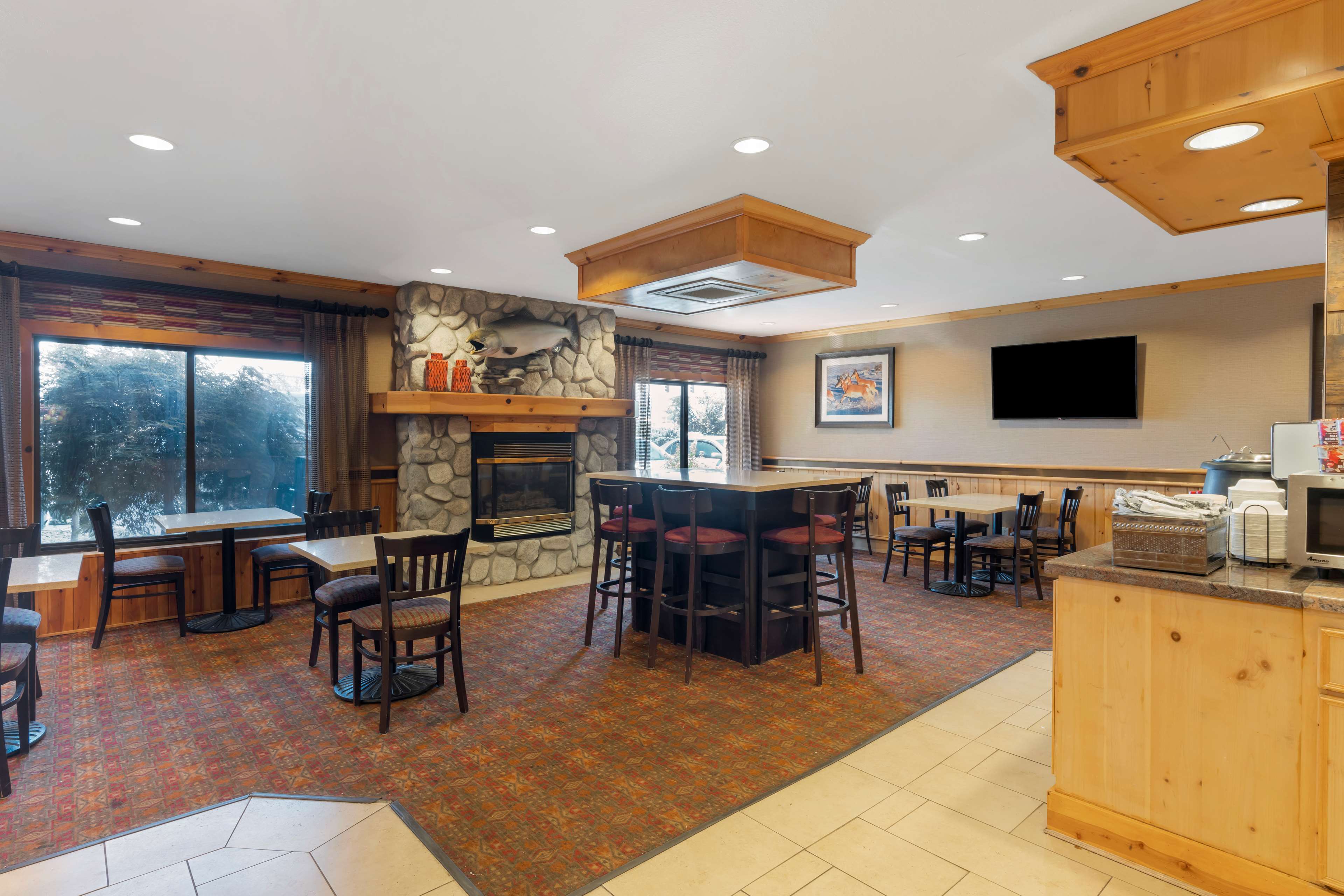 Best Western Plus Olympic Inn - Tap to explore photos