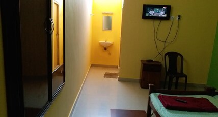 Royal Tourist Home Room Type - Standard Room with Fan