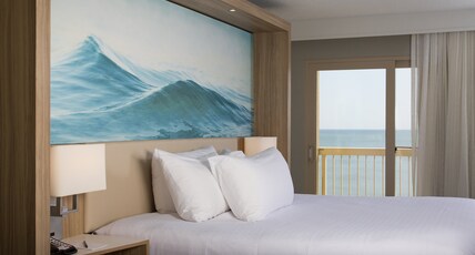 Crowne Plaza Hotel Melbourne - Oceanfront Room Type - 1 Queen Standard Balcony Oceanfront Crowne Plaza Hotel Melbourne - Oceanfront Room Type - 1 Queen Standard Balcony Oceanfront
