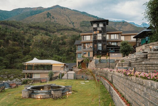Hotel Himani Hill View Retreat, Palampur