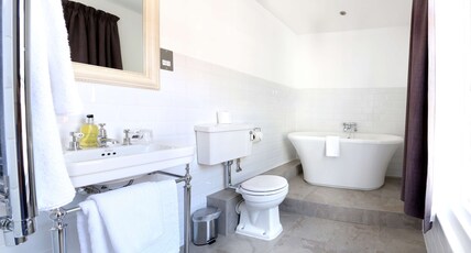 Best Western Red Lion Hotel Room Type - Suite-1 King Bed, Non-Smoking, Sitting Area