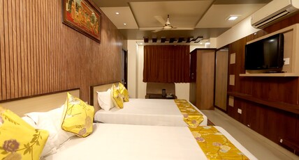 Hotel Jinendra Palace Room Type - Family  four bed Room