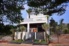 Nandi Pool Exotica