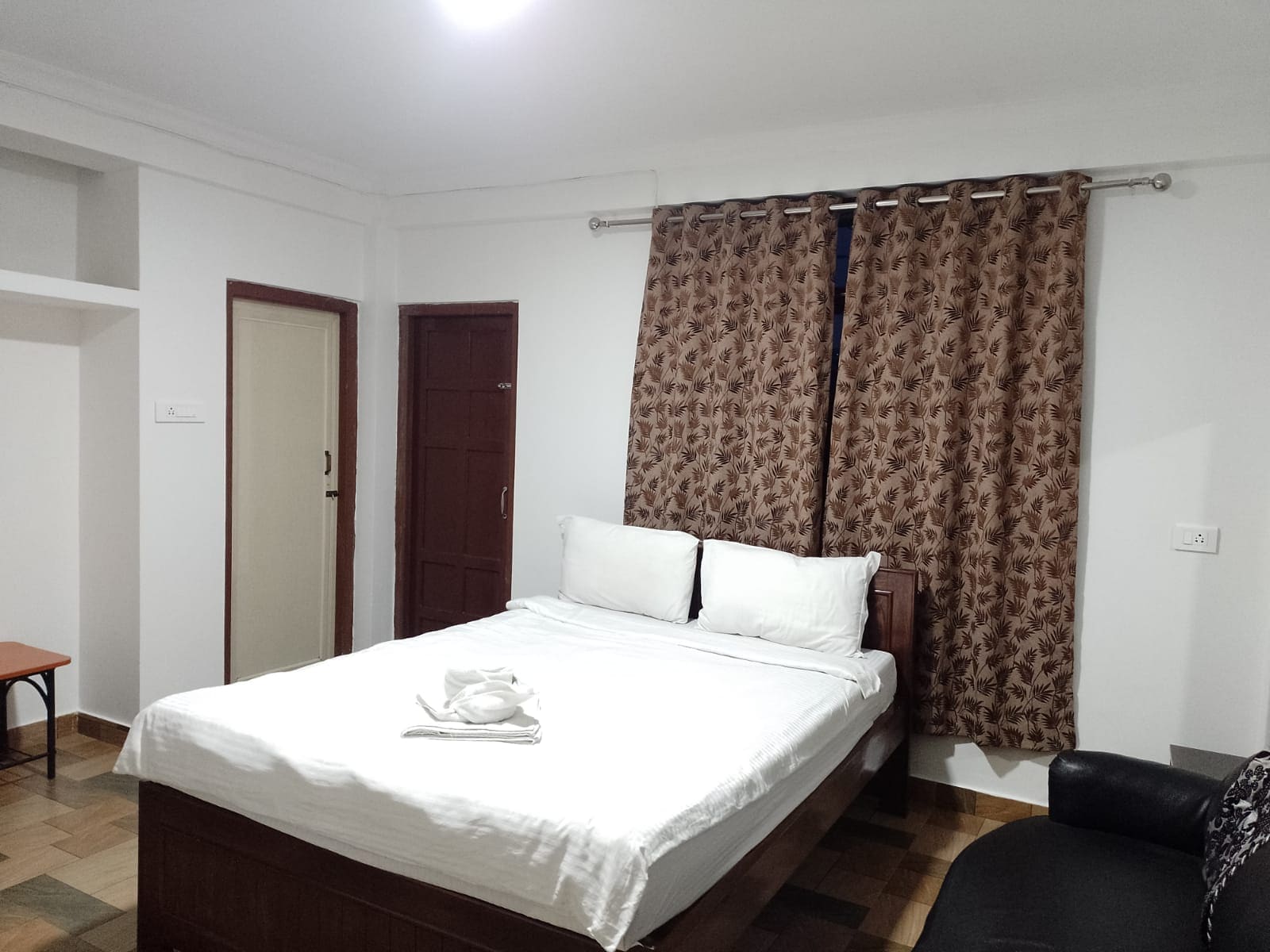 Aurora Guest House | Rooms & Restaurant - Tap to explore photos