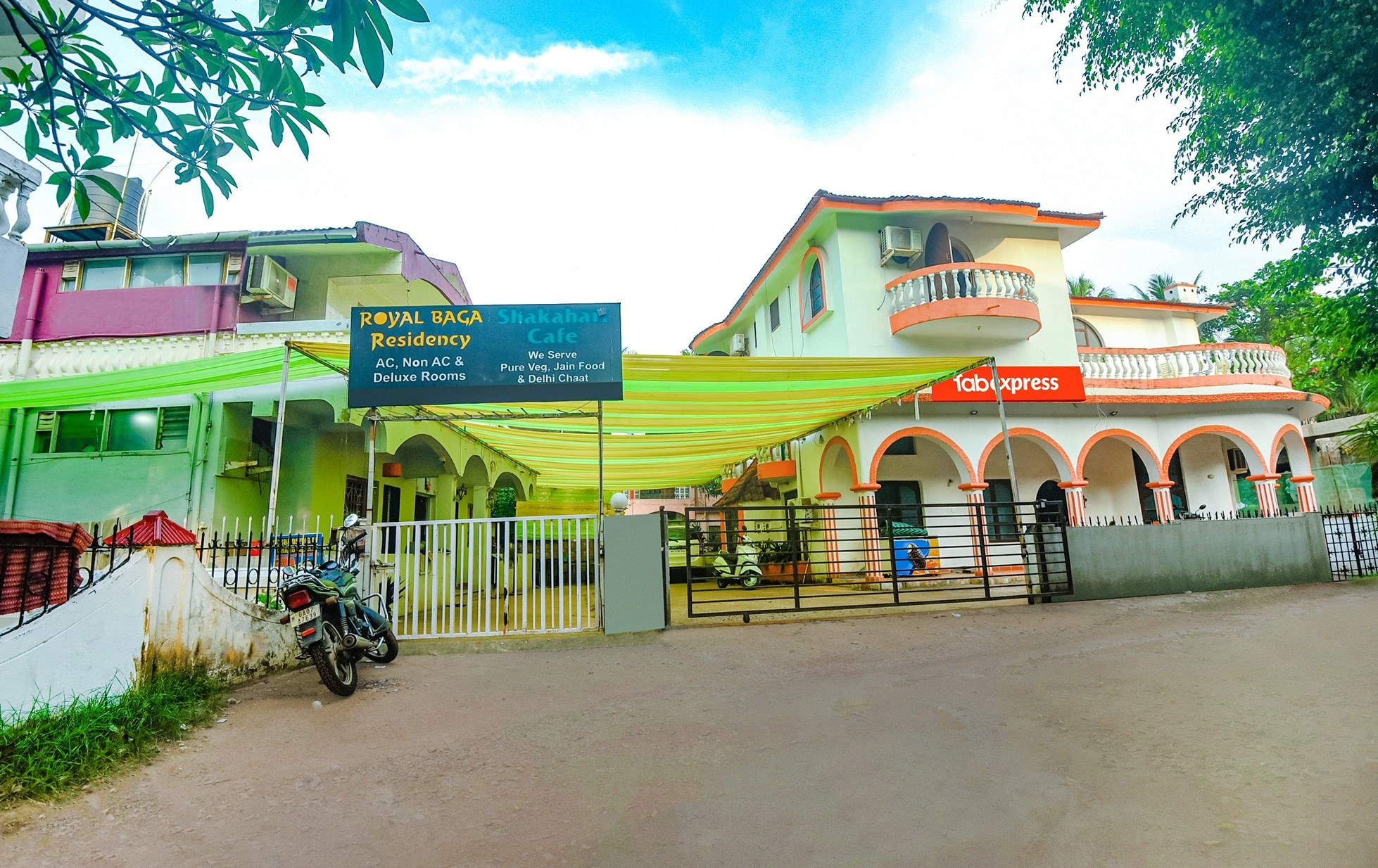Via Royal Baga Residency - 500m from Baga Beach - Tap to explore photos