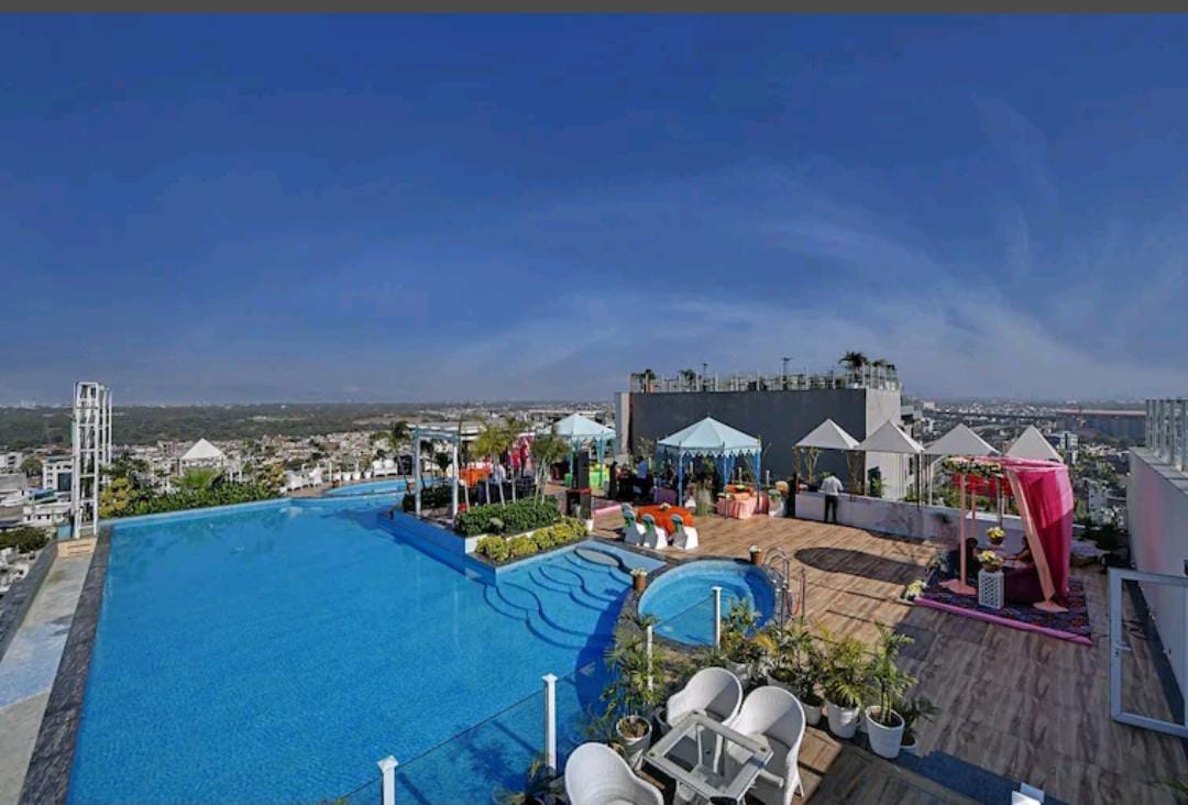 Hotel Night Out - Tap to explore photos