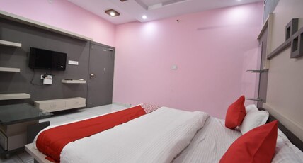 Hotel Shorya Room Type - Deluxe Room
