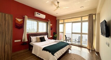 Golden Hour Retreat with Beautiful Ocean Views Room Type - Cozy Room with Stunning Ocean Sunset Views