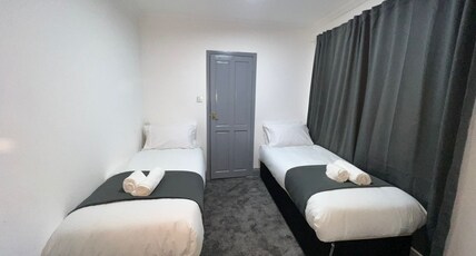 OYO Greenway Stays Room Type - Standard Family of 3 Room