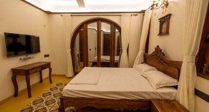 Ishaan Abode Room Type - DELUXE ROOM WITH BALCONY ROOM NO 6
