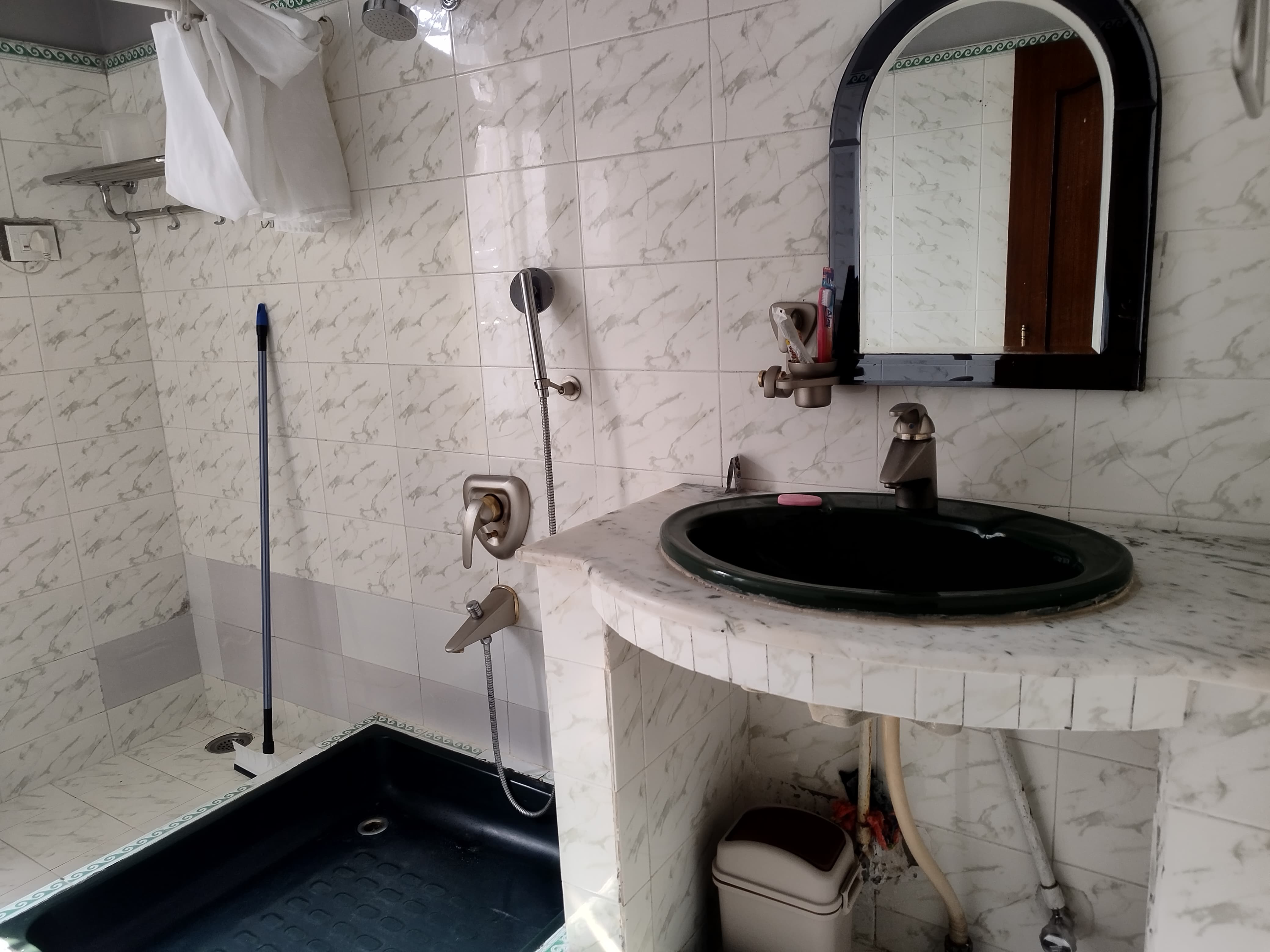 Beaumont Homestay - Tap to explore photos