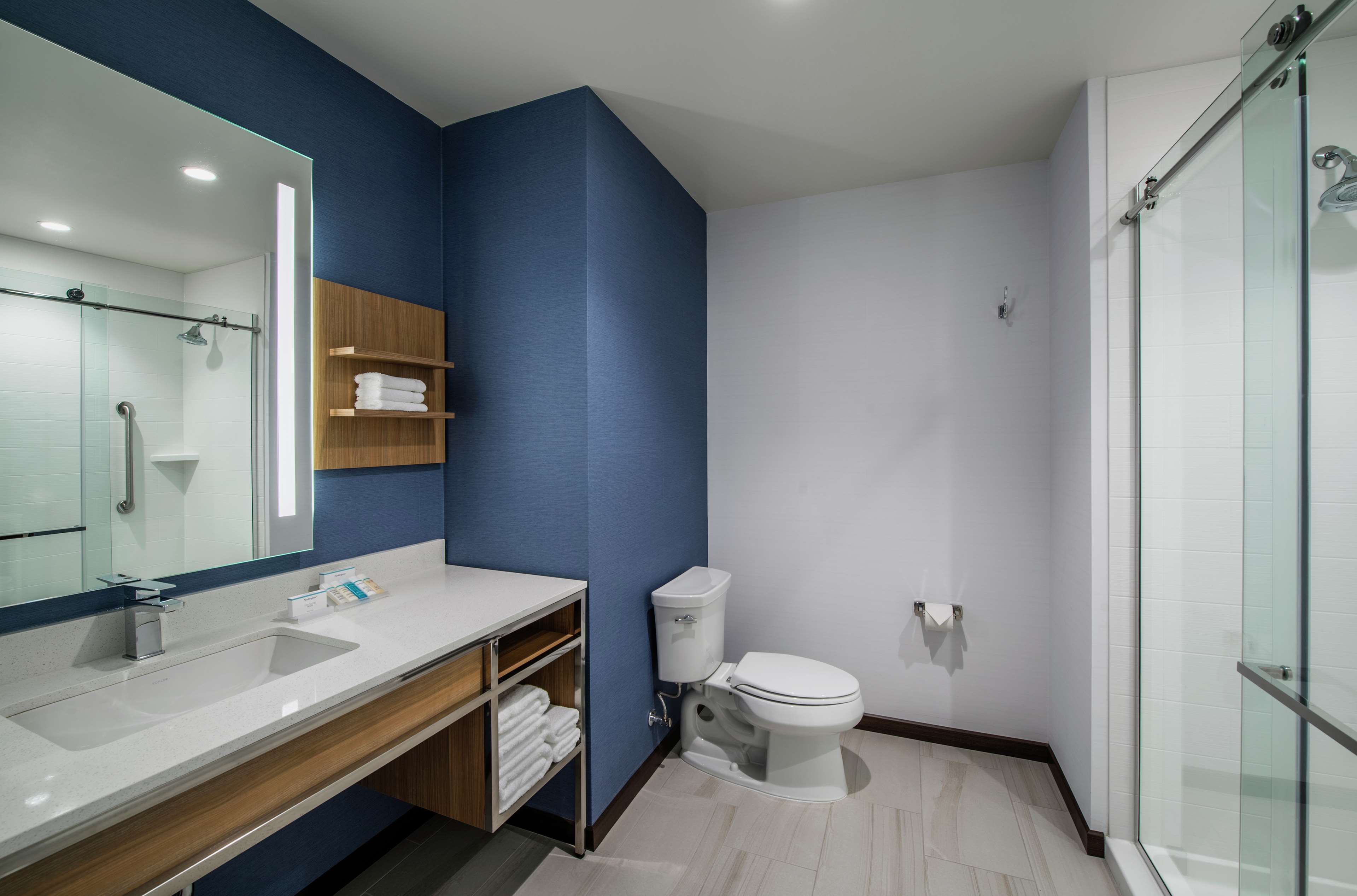 Hilton Garden Inn Winnipeg South - Tap to explore photos