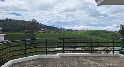 LexStays at Anughraha Home Coonoor Room Type - Premium Double Room with Balcony