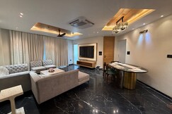 Signature Suite By The Lazy Host