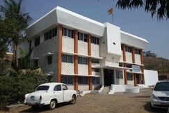 Hotel Son of Sun Tuljapur, 0.6 km from Tuljapur Railway Station by Prospera Hospitality Pvt. Ltd.