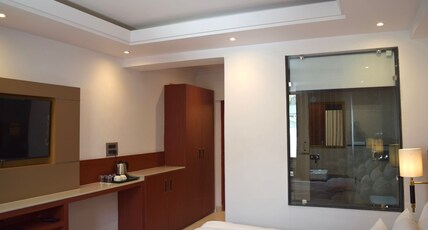 Hotel The Haven Kargil (Centrally Heated & Air Conditioned) Room Type - Deluxe Room Mountain View