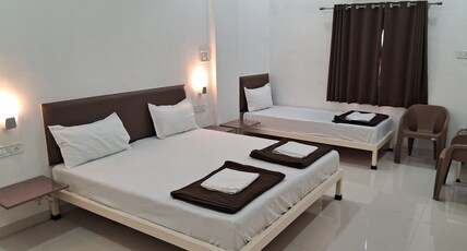 Hotel Gulati Suites Room Type - DELUXE AC TRIPLE BED