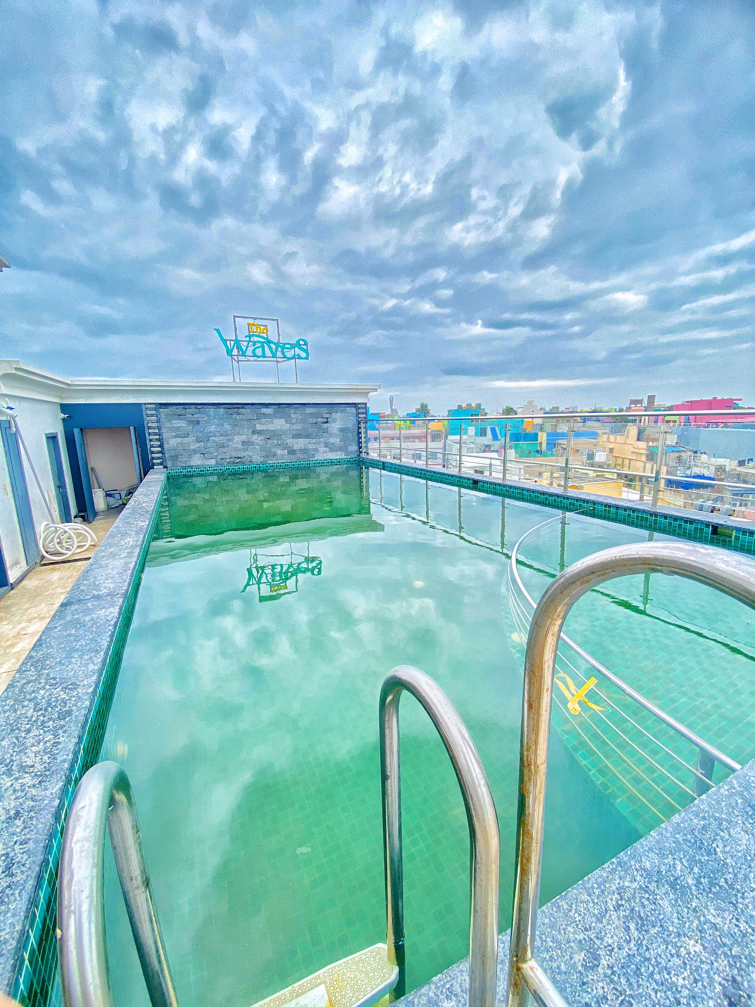 Hotel Golden Retreat Puri (1 min walkable frombeach) - Tap to explore photos