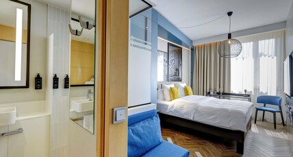 HOTEL MONDIAL AM DOM MGALLERY Room Type - Standard room with 2 single beds