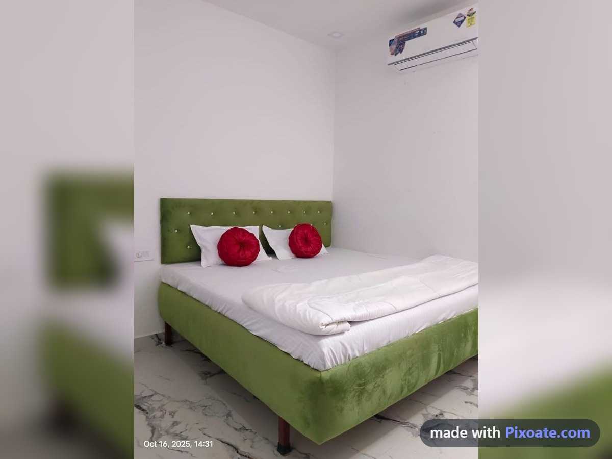 Spot On Hotel Blue Star - Tap to explore photos