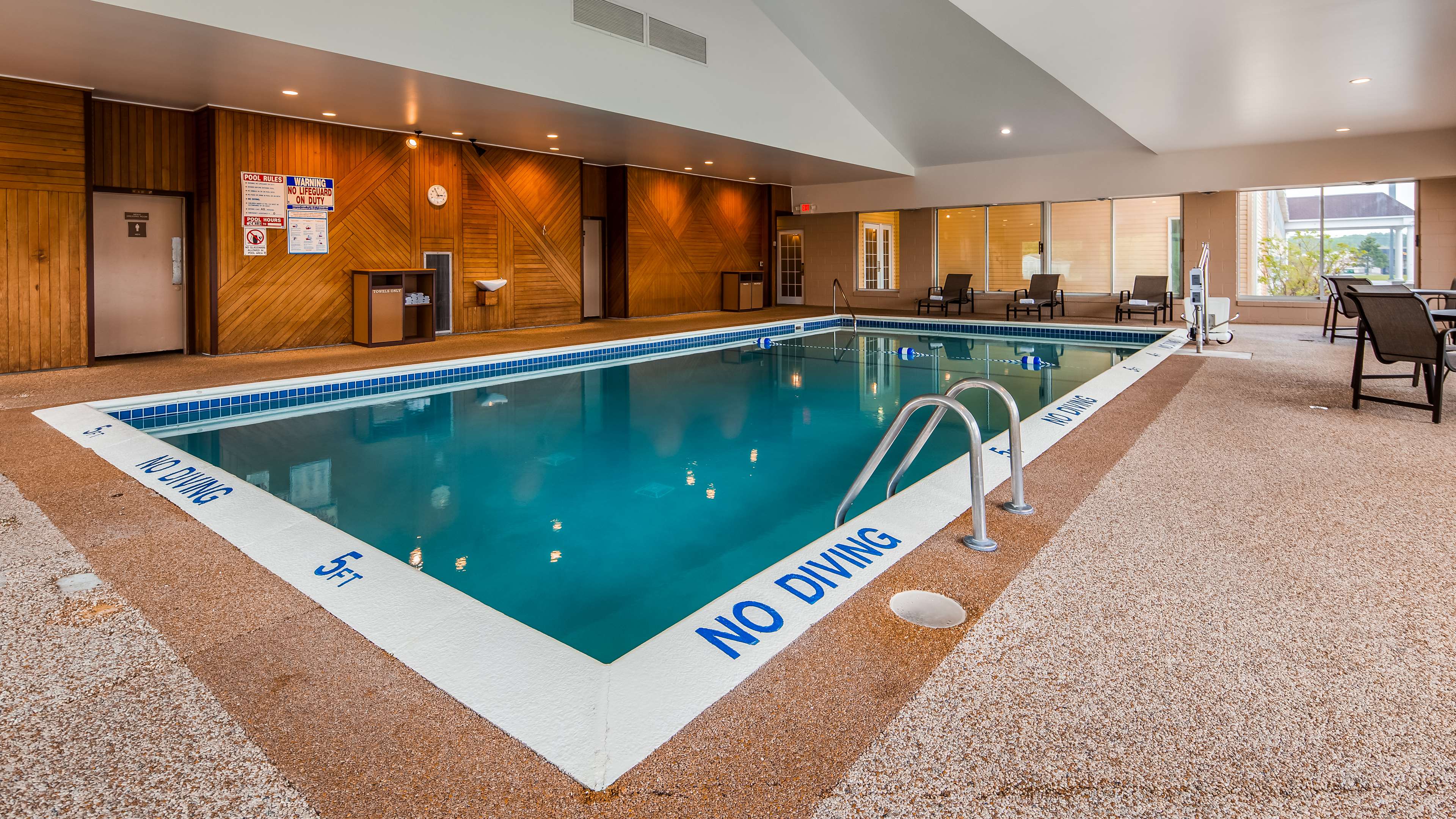 Best Western Sault Ste. Marie - Tap to explore photos
